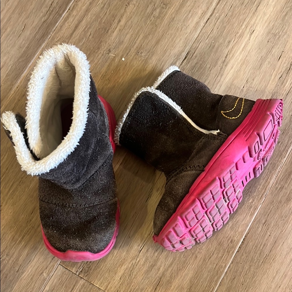 Cozy Baby Nike Brown Suede Fleece Lined Boots 6